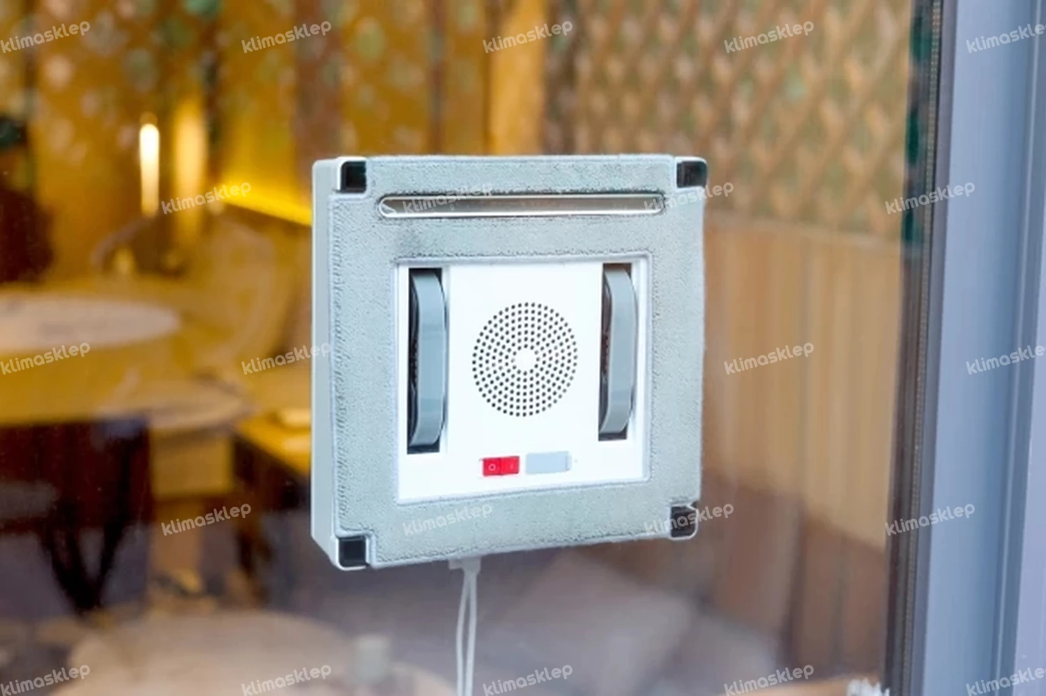 Robot do mycia okien Mamibot W120-F Spray - przykład zastosowania